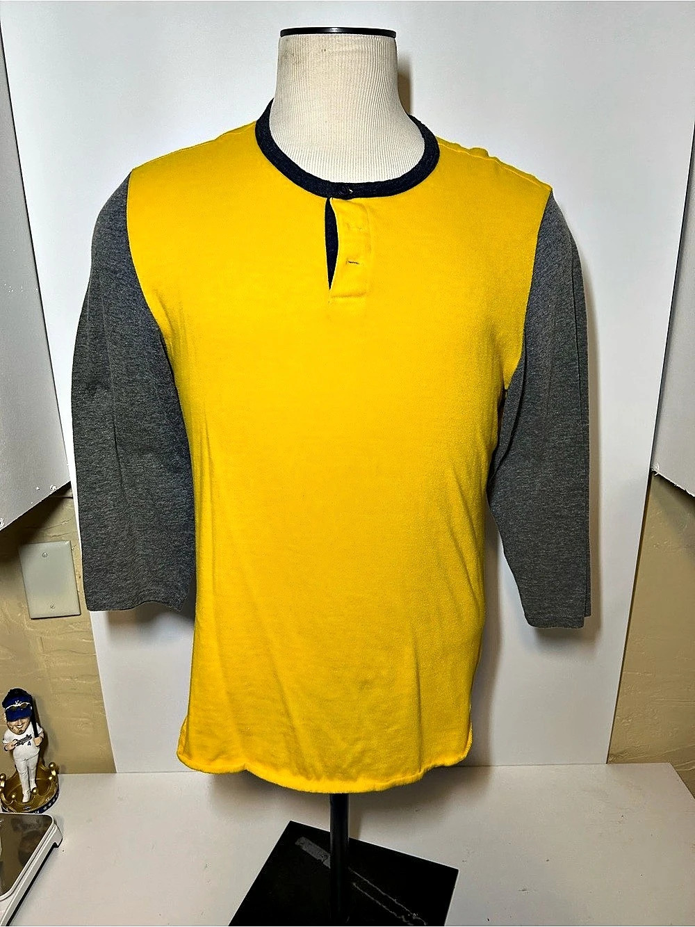 American Eagle Outfitters Long Sleeve Henley in Yellow & Gray Size Large Like